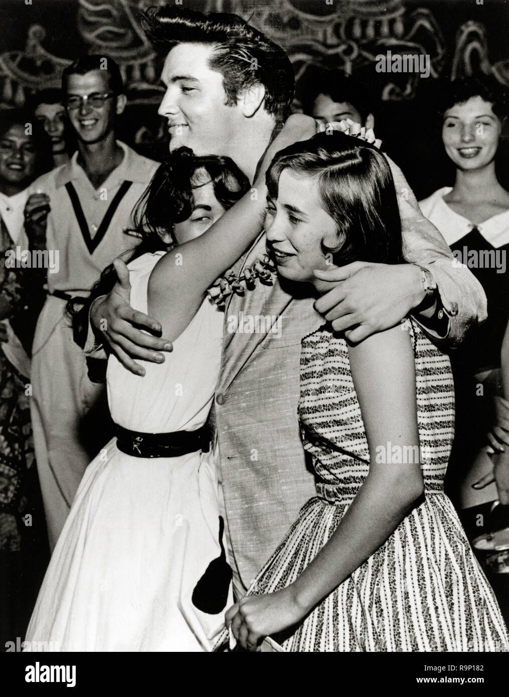 Elvis fans 1957 hi-res stock photography and images - Alamy