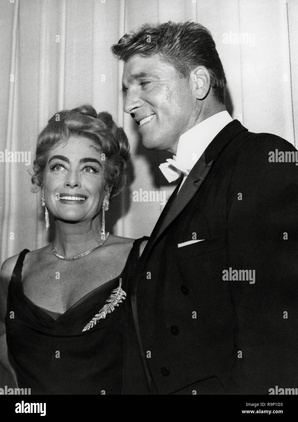 Joan Crawford, Burt Lancaster, at the 34th Academy Awards, Los Angeles, April 9th 1962  File Reference # 33635 841THA Stock Photo