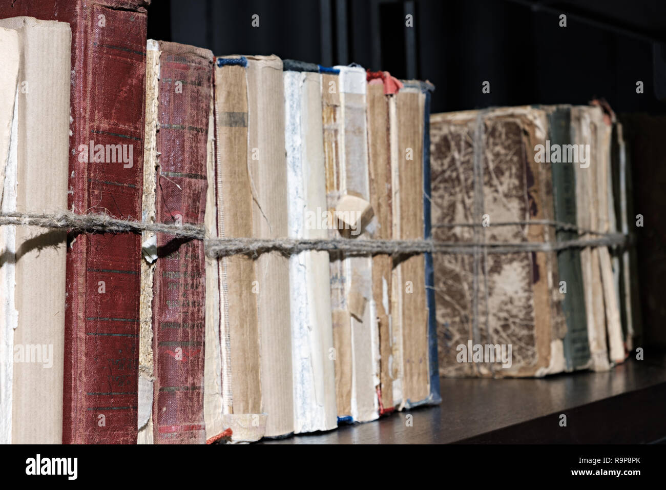 Library antique row shelf spine up hi-res stock photography and images ...