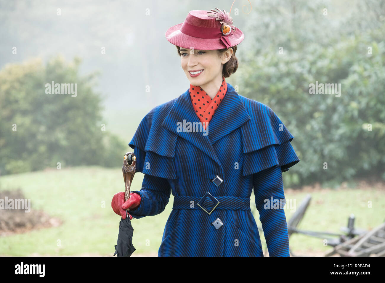 MARY POPPINS RETURNS, Emily Blunt as Mary Poppins, 2018. ph: Jay Maidment / © Walt Disney Studios Motion Pictures / courtesy Everett Collection Stock Photo