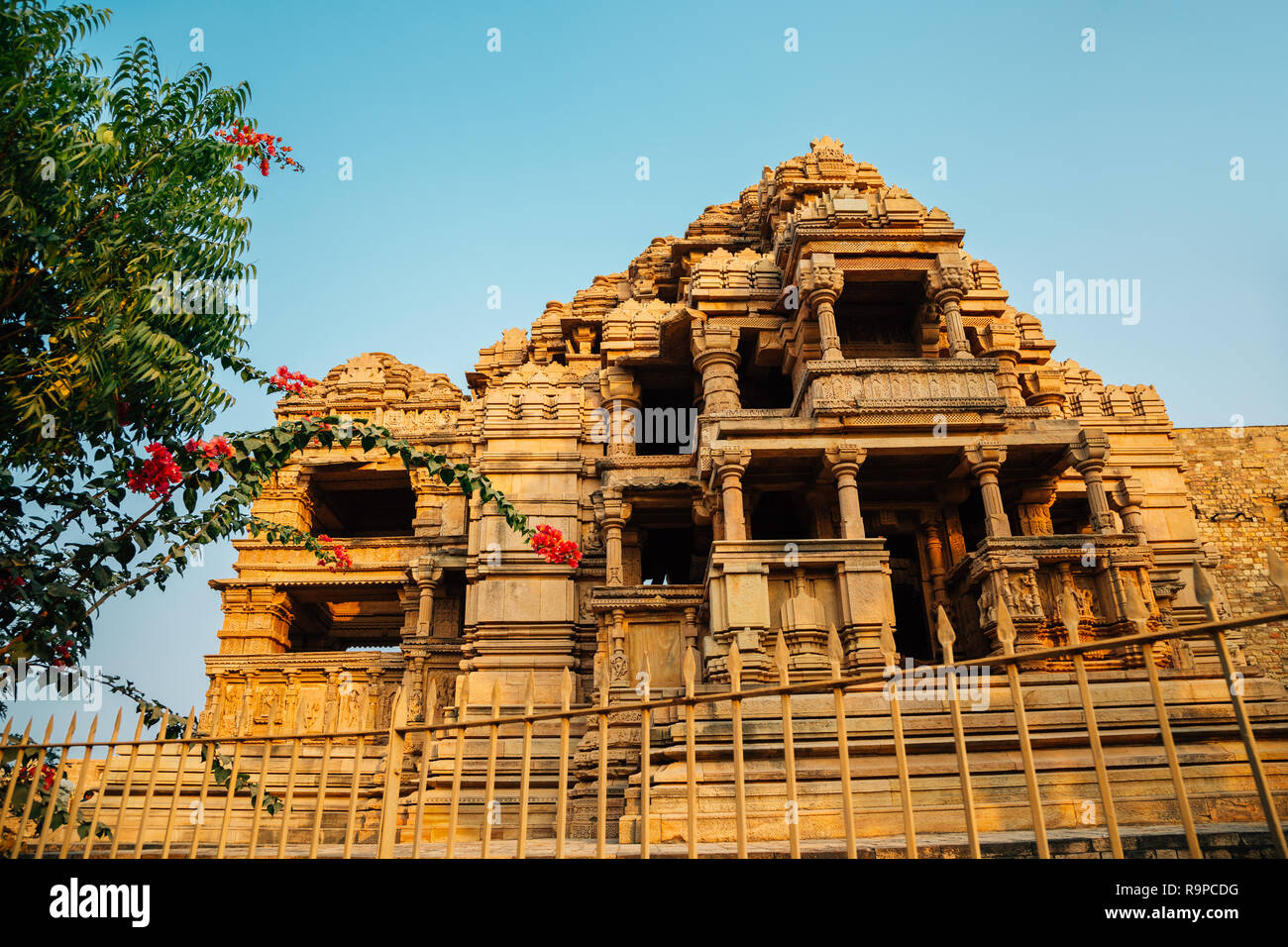 Gwalior Fort Mandir In India Stock Photo Alamy gwalior-fort-mandir-in-india-stock-photo-alamy