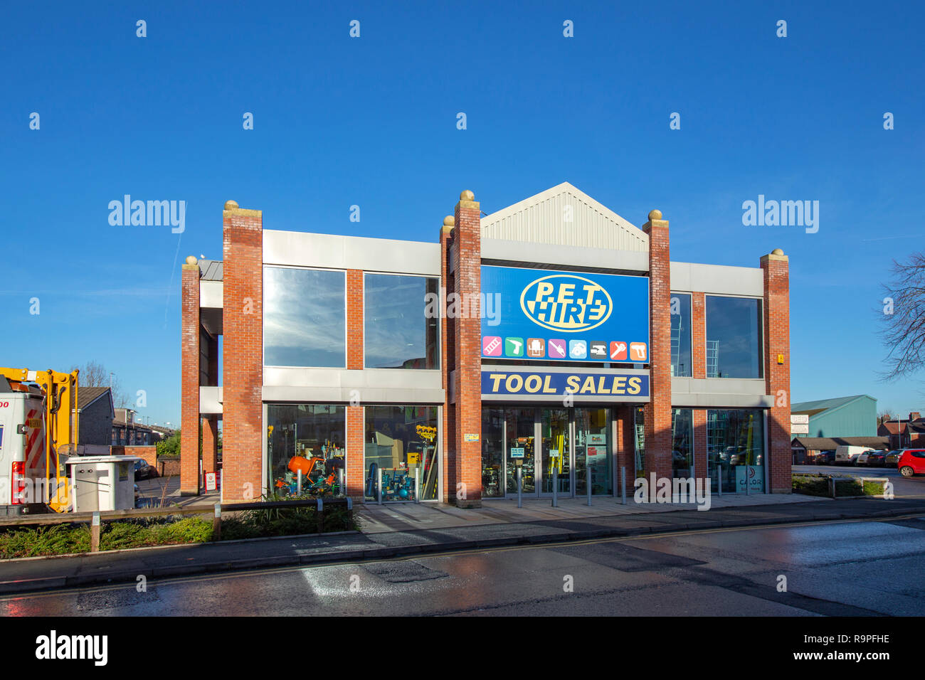 P.E.T tool sales and tool hire store at Grand Junction Retail Park in Crewe Cheshire UK Stock