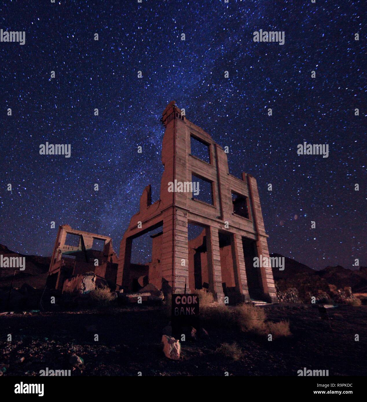 Milky way death valley hi-res stock photography and images - Alamy