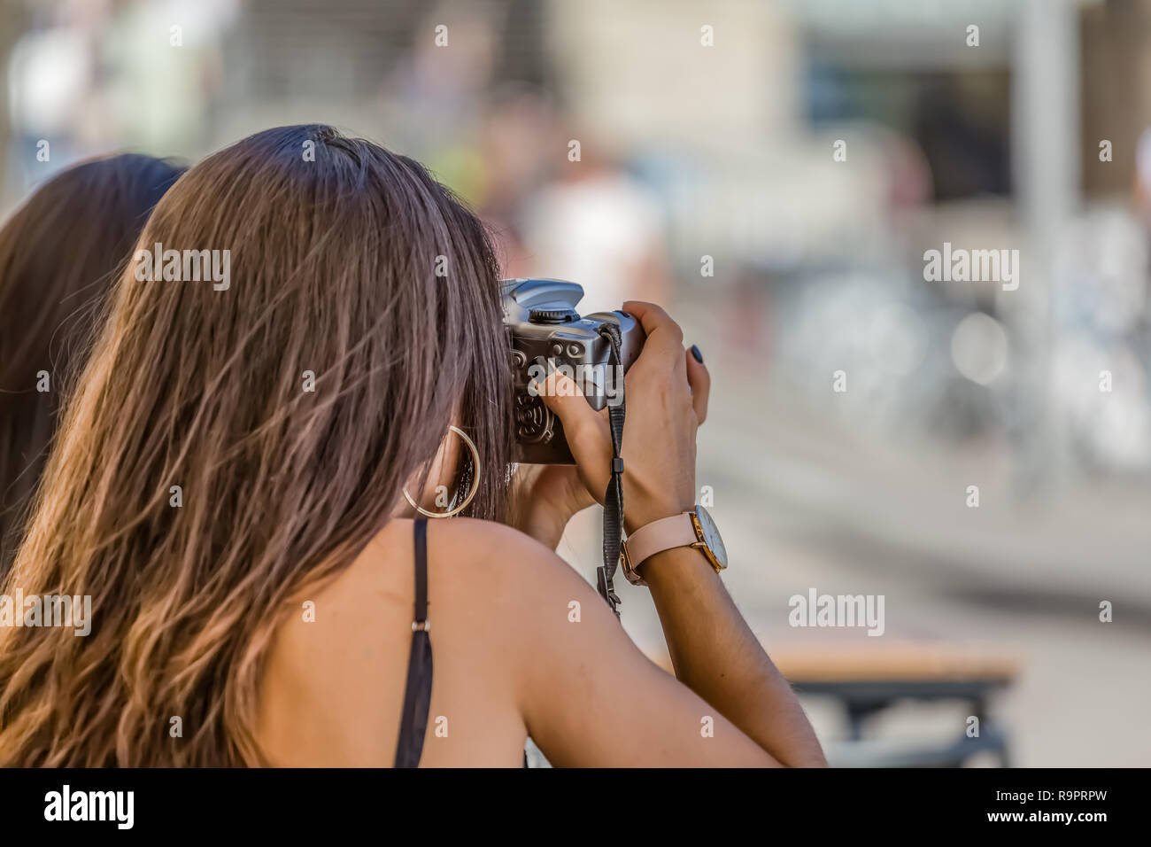 Teenagers girls rear view hi-res stock photography and images - Alamy
