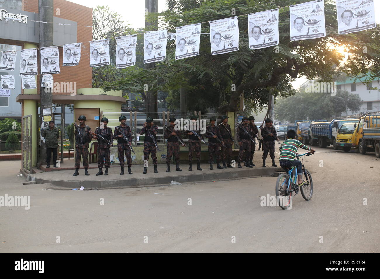 Dhaka, Bangladesh: Members of Border Guard Bangladesh (BGB) stand guard on a street ahead of the general election in Dhaka, Bangladesh on December 26, 2018. More than 100 million people are expected to cast their votes in the upcoming general election which will be held on December 30, 2018. © Rehman Asad / Alamy Stock Photo Stock Photo