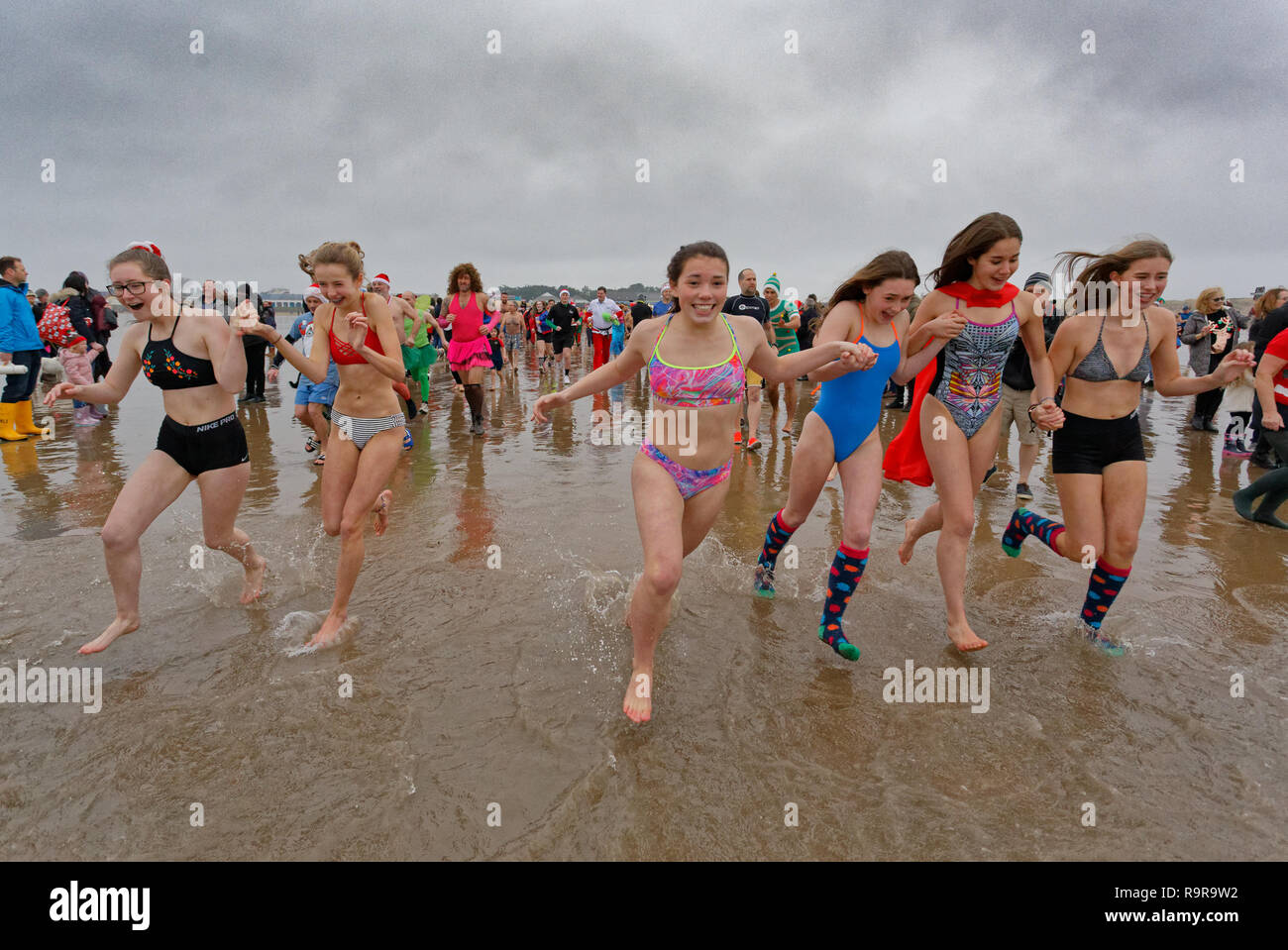 Pictured: People in festive fancy dress costumes run to the freezing cold  see. Tuesday 25 December 2018 Re: Hundreds of people take part in this  year' Stock Photo - Alamy