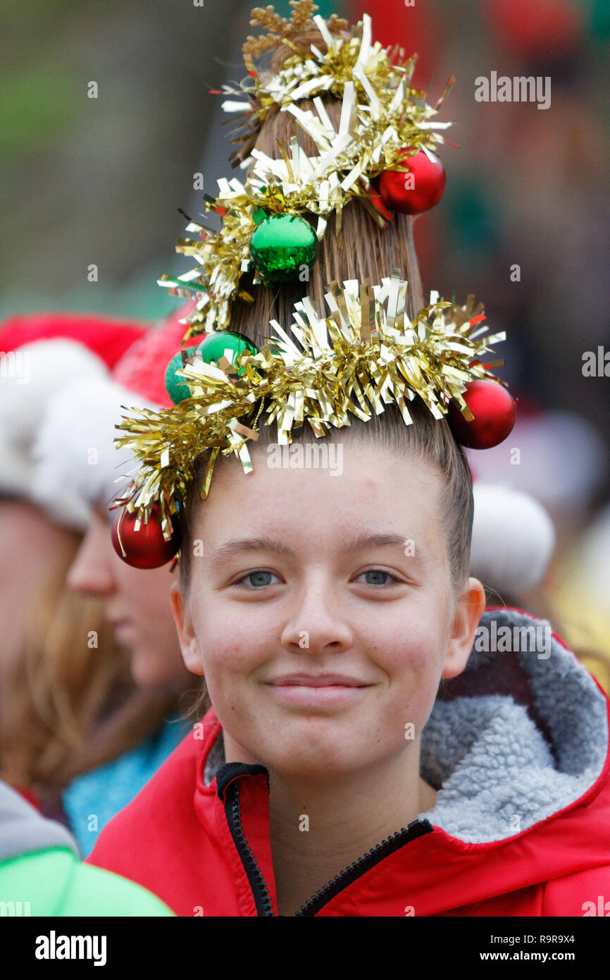 Pictured: A young woman with a Christmas Tree hairdo. Tuesday 25 December 2018 Re: Hundreds of people take part in this year's Porthcawl Christmas Swi Stock Photo