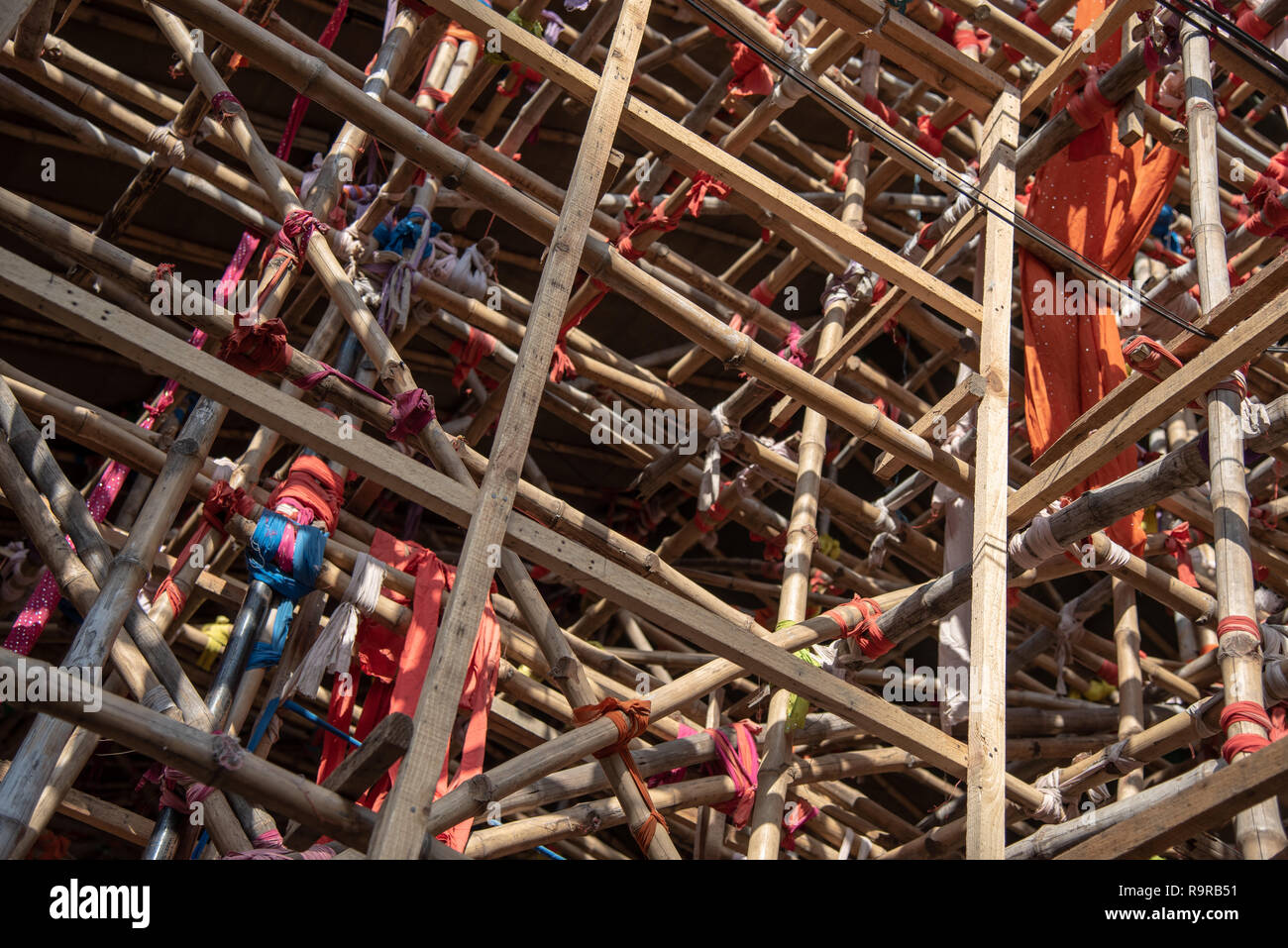 Traditional Indian scaffolding made up of bamboo & wood and tied with pieces of cloth, New Delhi, INDIA Stock Photo
