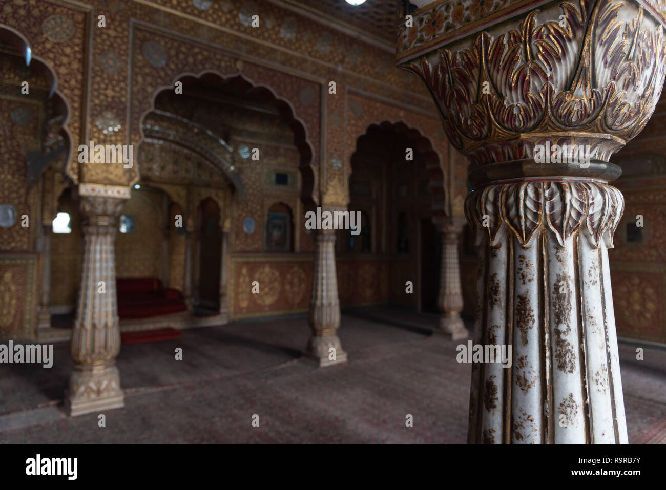 Ornate interior featuring impressively detailed pillars of the Junagarh Fort, Bikaner, Rajasthan, INDIA. Stock Photo