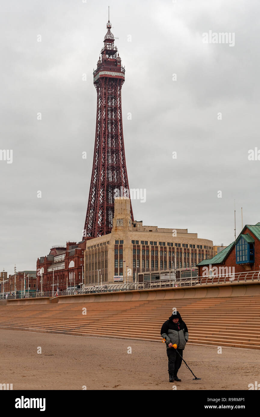 Blackpool, UK. 27th Dec, 2018. Despite the overcast and cold day, a man