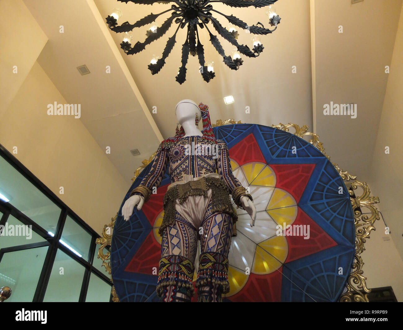 Manila, Philippines. 18th Mar, 2012. Miss Universe 2018 Catriona Gray's National Costume ensemble with the parol designed by Jearson Demavivas, along with the team of artists, designers and a historical expert. Credit: Josefiel Rivera/SOPA Images/ZUMA Wire/Alamy Live News Stock Photo