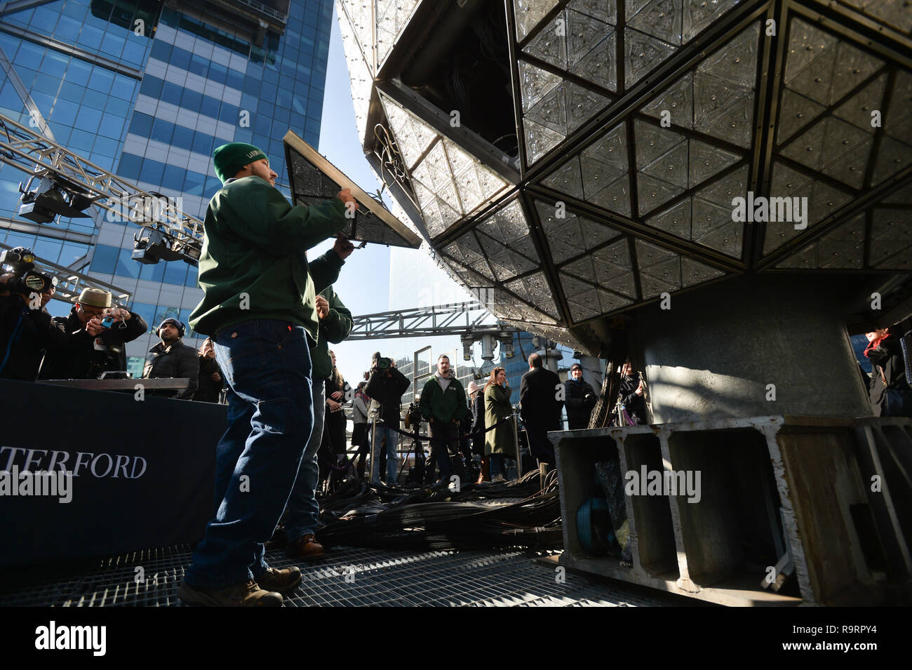 New York, USA. 27th Dec 2018. Landmark Signs workers install 192 new Waterford Crystal triangles, featuring this year's 'Gift of Harmony' design, on the Times Square New Year's Eve Ball on December 27, 2018 in New York. Credit: Erik Pendzich/Alamy Live News Stock Photo