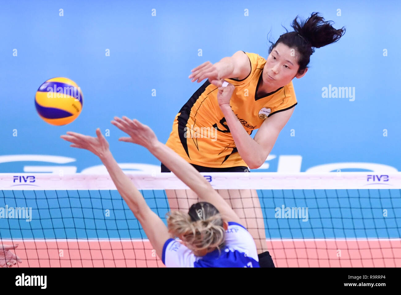 181228) -- BEIJING, Dec. 28, 2018 (Xinhua) -- File photo taken on Dec. 9,  2018 shows Zhu Ting (Top) of Vakifbank Istanbul spikes the ball during the  final match between Vakifbank Istanbul