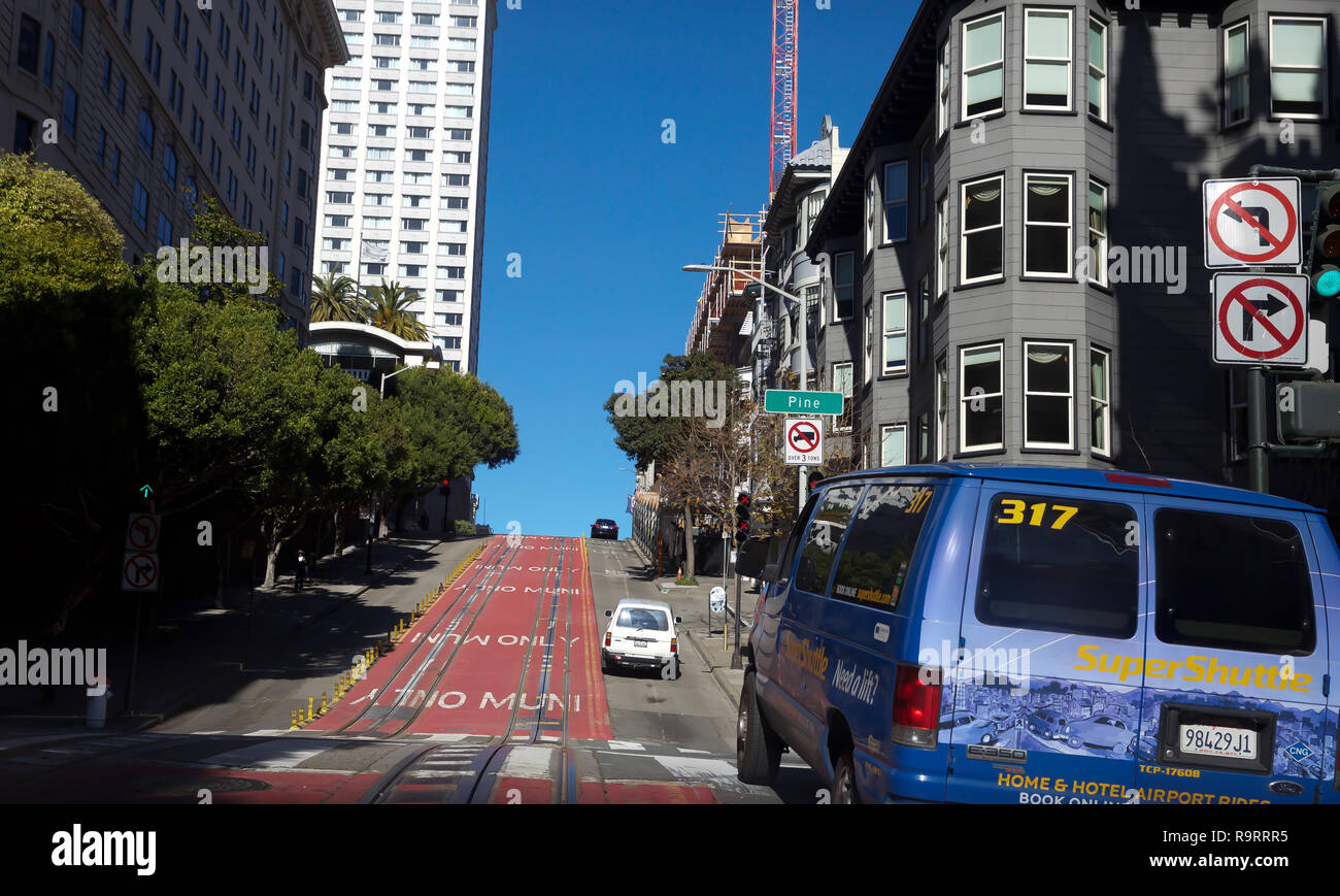 San Francisco, USA. 27th Dec, 2018. Steep hill in San Francisco. Credit: Keith Larby/Alamy Live News Stock Photo