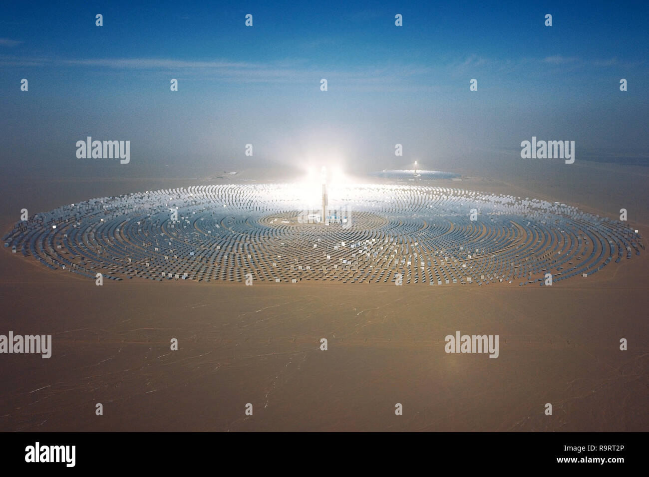 Dunhuang. 26th Dec, 2018. Aerial photo taken on Dec. 26, 2018 shows a molten-salt solar thermal power plant in Dunhuang, northwest China's Gansu Province. The project of the 100-megawatt molten salt solar power concentrated solar power (CSP) plant, capable of supplying 24-hour uninterrupted power, was completed on Thursday. Credit: Fan Peishen/Xinhua/Alamy Live News Stock Photo