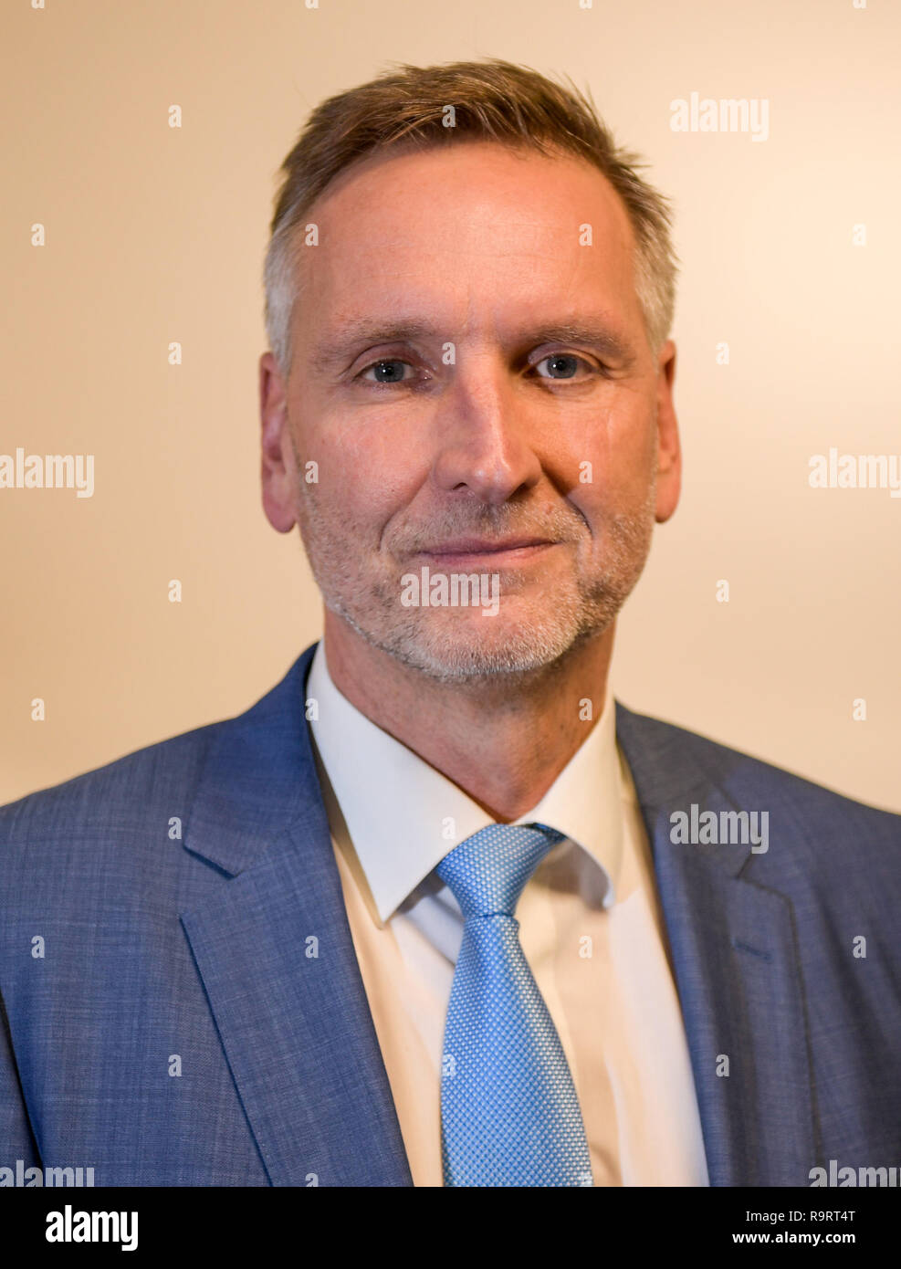 14 December 18 Hamburg Torsten Voss Head Of The State Office For The Protection Of The Constitution In Hamburg Looks Into The Photographer S Camera In The Corridor Of The Office Building In