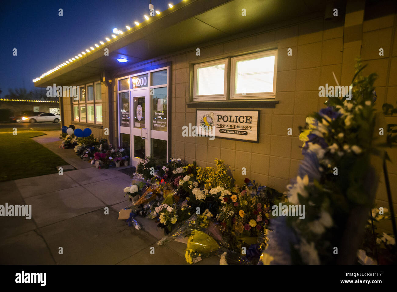 Newman, California, U.S.A. 28th Dec, 2018. A growing vigil in front of