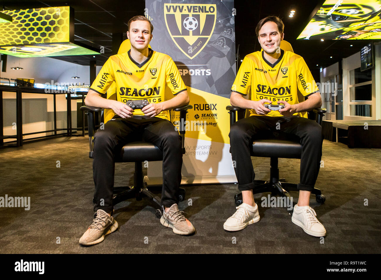 VENLO, portret E-Sporters VVV Venlo Sandro en Nick Cooiman, voetbal, seizoen 2018-2019, 12-10-2018, Seacon Stadion de Koel, Stock Photo