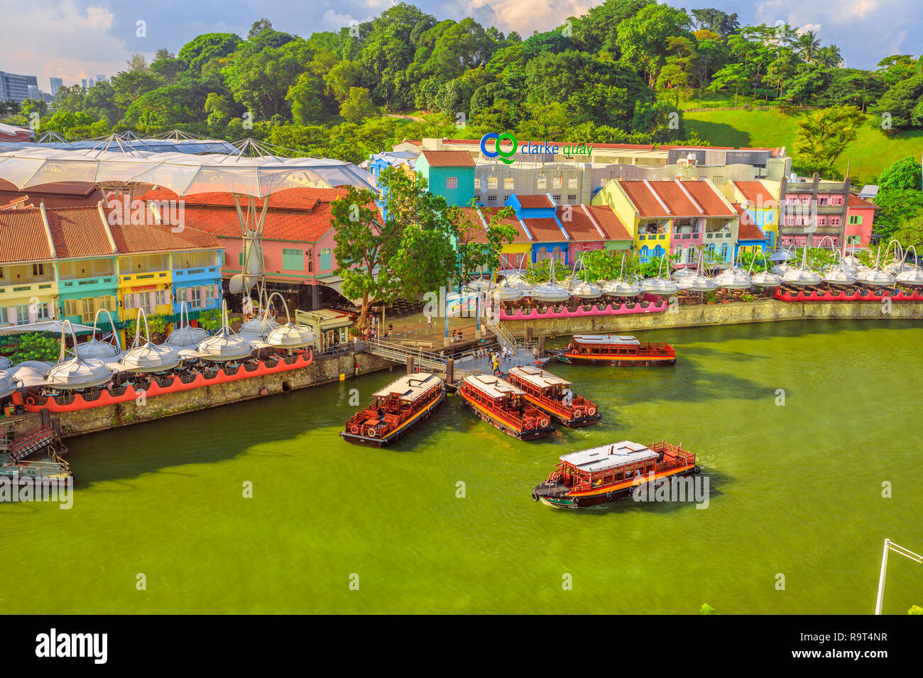 Singapore - May 5, 2018: Aerial view of Clarke Quay and Riverside area in Singapore, Southeast Asia. Waterfront skyline with cruise boat on Singapore River in a blue sky and sunny day. Stock Photo