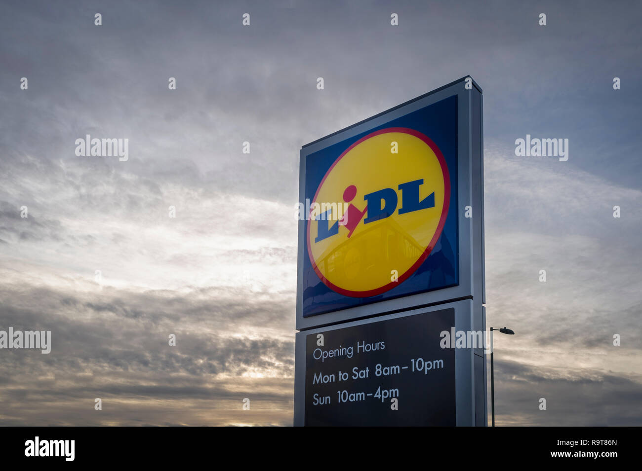 Lidl supermarket sign outside store Stock Photo - Alamy