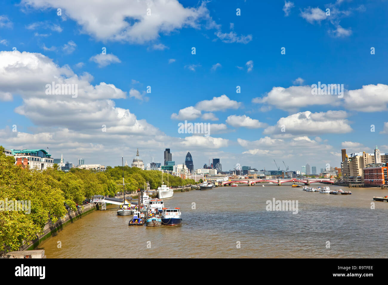 London thames river bridge hi-res stock photography and images - Alamy