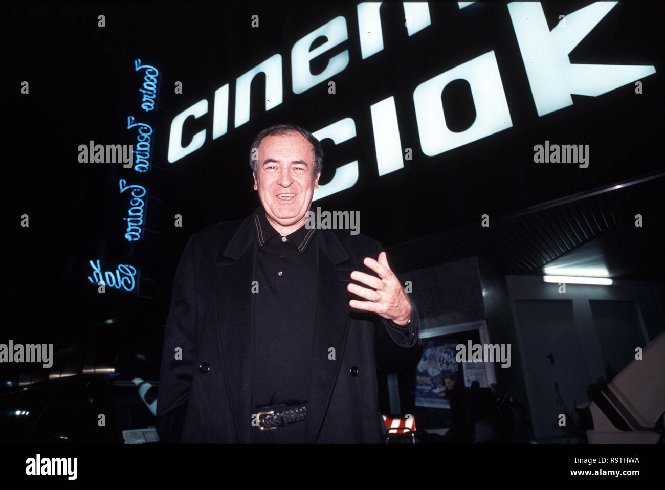 BERTOLUCCI BERNARDO AL CIAK (Aresu Giuseppe, PIOLTELLO - 1998-03-03) ps the photo can be used respecting the context in which it was taken, and without the defamatory intent of the decoration of the people represented (Aresu Giuseppe, PHOTO ARCHIVE - 2018-11-26) p.s. la foto e' utilizzabile nel rispetto del contesto in cui e' stata scattata, e senza intento diffamatorio del decoro delle persone rappresentate  Featuring: Bernardo Bertolucci Where: PHOTO ARCHIVE When: 03 Mar 1998 Credit: IPA/WENN.com  **Only available for publication in UK, USA, Germany, Austria, Switzerland** Stock Photo