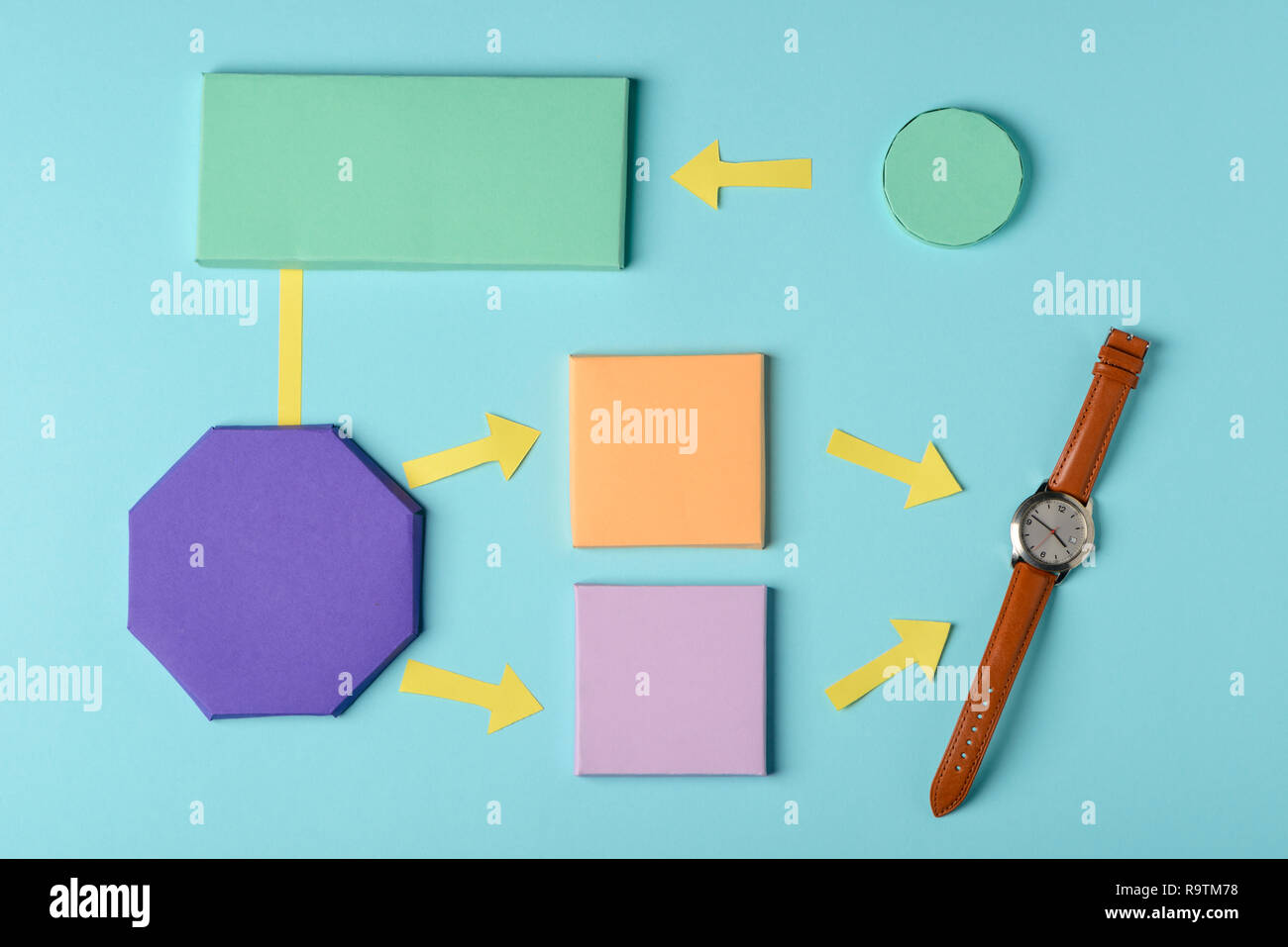 Analog watch and paper blocks connected with arrows. Algorithm advantages, time saving, economy concept. Stock Photo