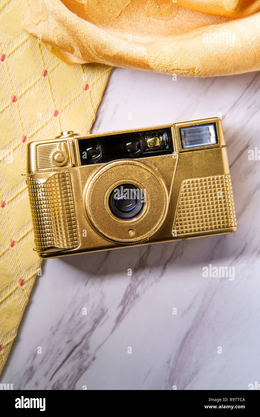 Golden viewfinder hi-res stock photography and images - Alamy