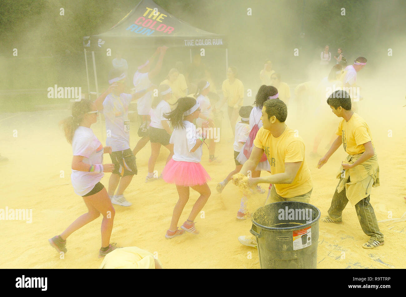 Color run powder hi-res stock photography and images - Alamy
