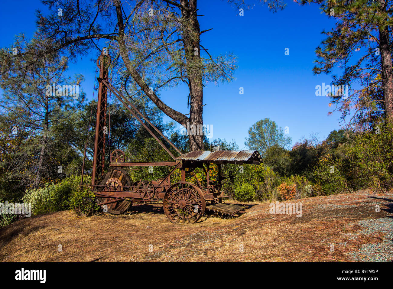 Antique oil rig hi-res stock photography and images - Alamy