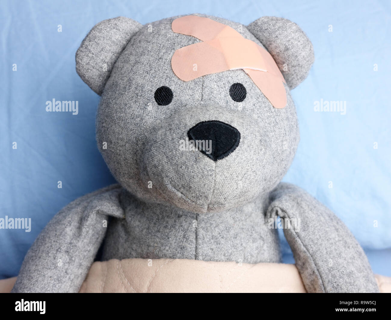 Injured teddy bear hi-res stock photography and images - Alamy