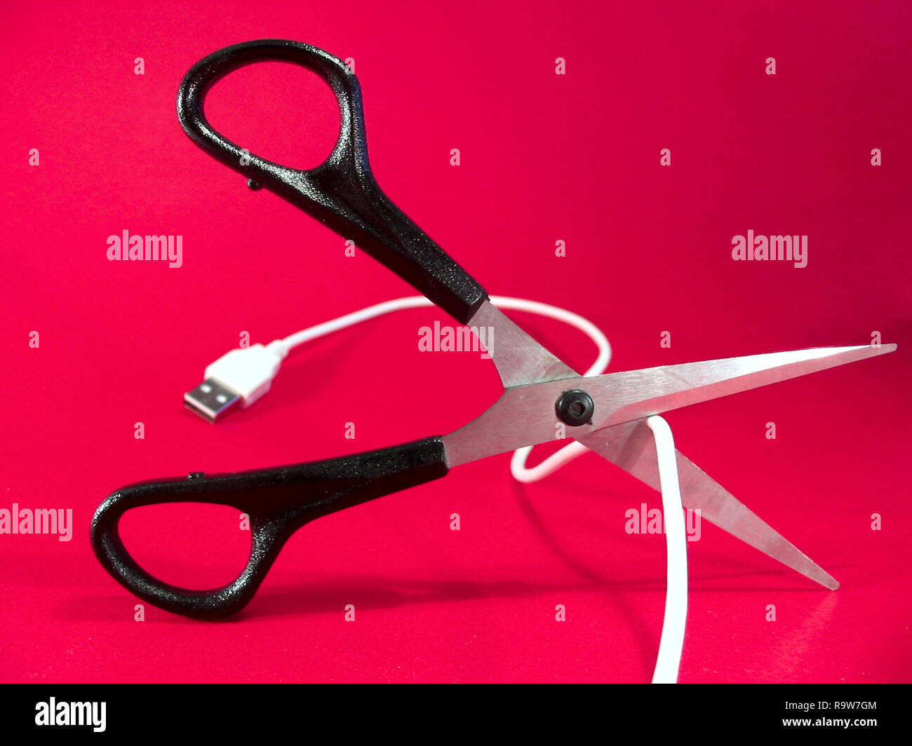 cutting wire with scissors tech, information and