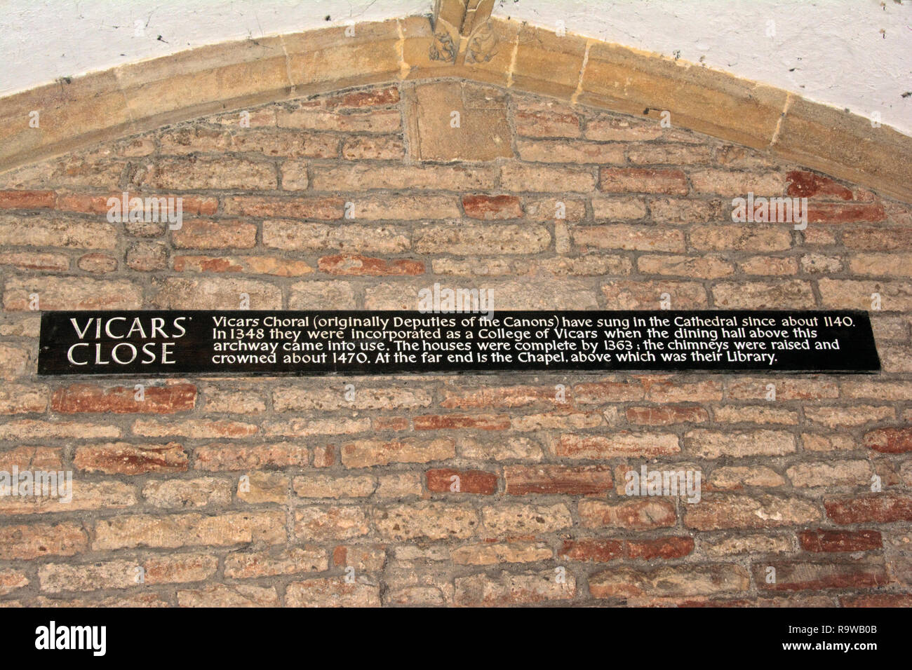 SOMERSET WELLS;  VICAR'S CLOSE INFORMATION Stock Photo