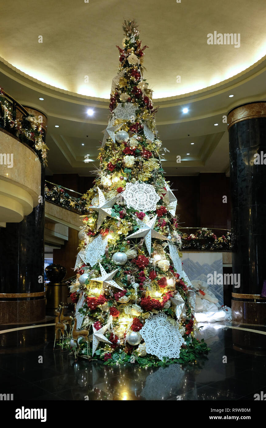 LV Christmas Tree at Greenbelt, Makati #christmas #christmastree #loui