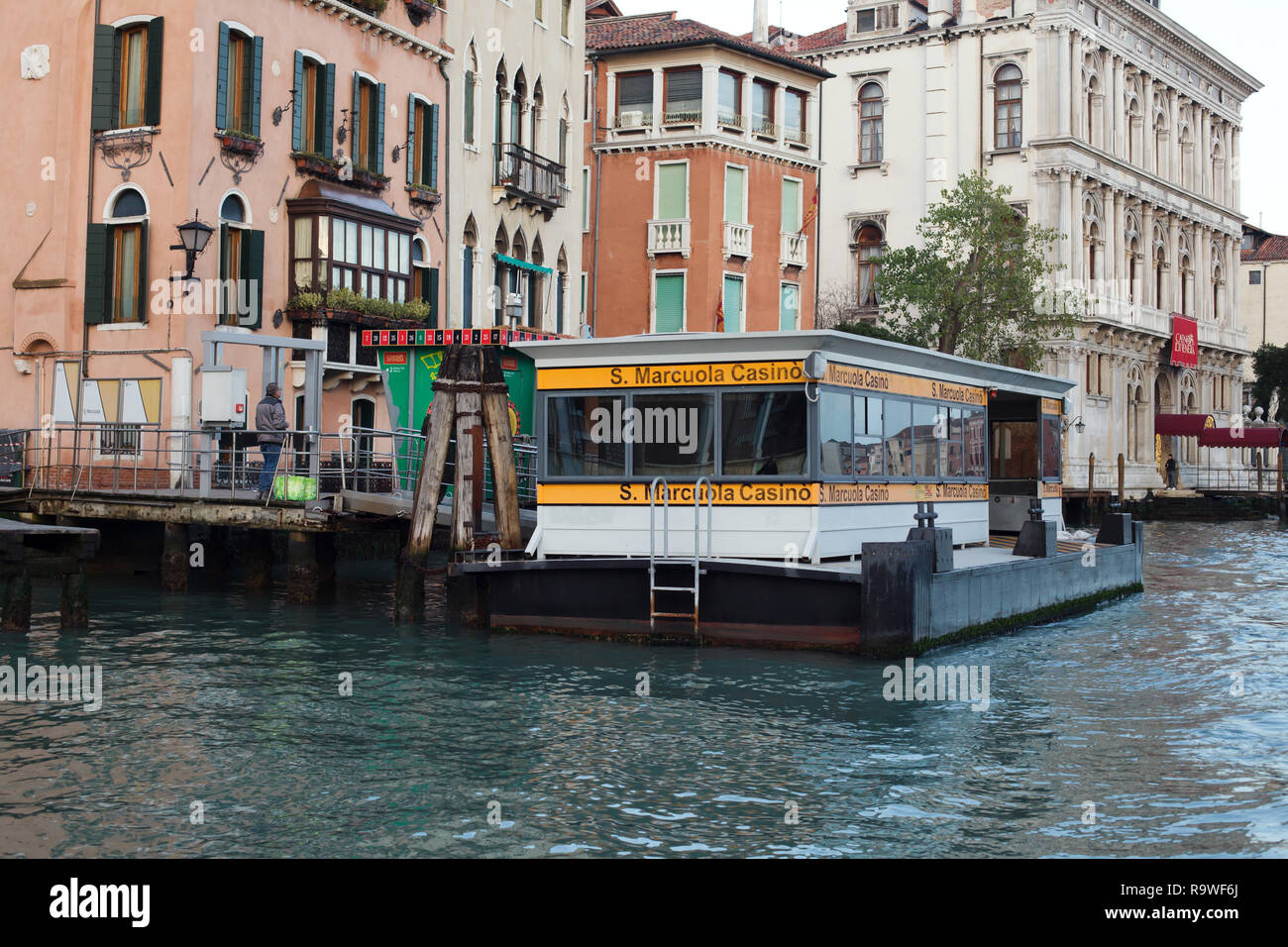 San Marcuola Casinó waterbus stop on the Grand Canal (Canal Grande) in Venice, Italy Stock Photo - Alamy