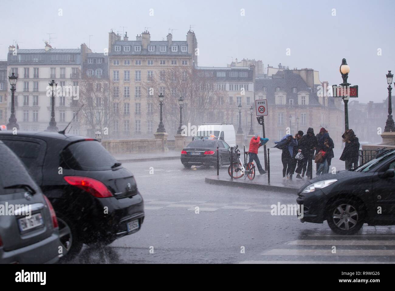 PARIS, FRANCE - MARCH 28, 2018: bad weather - heavy rain on the streets of  Paris. Paris, France Stock Photo - Alamy