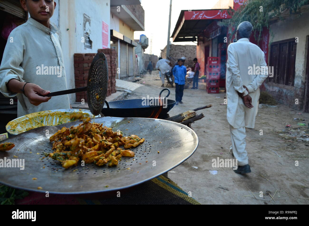 Pakistan Street Food High Resolution Stock Photography And Images Alamy