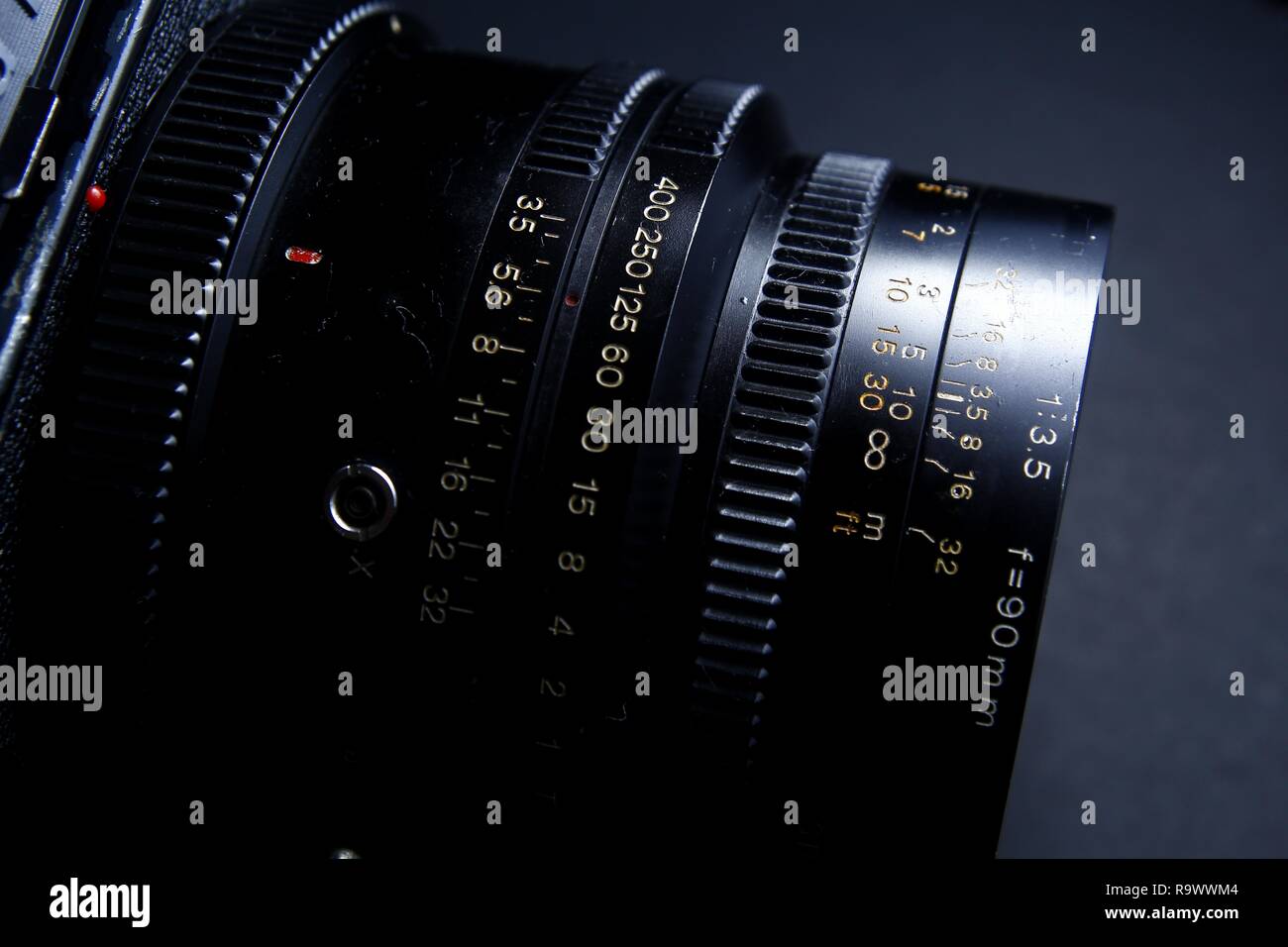 Close up shot of the shutterspeed and aperture ring on the leaf shutter