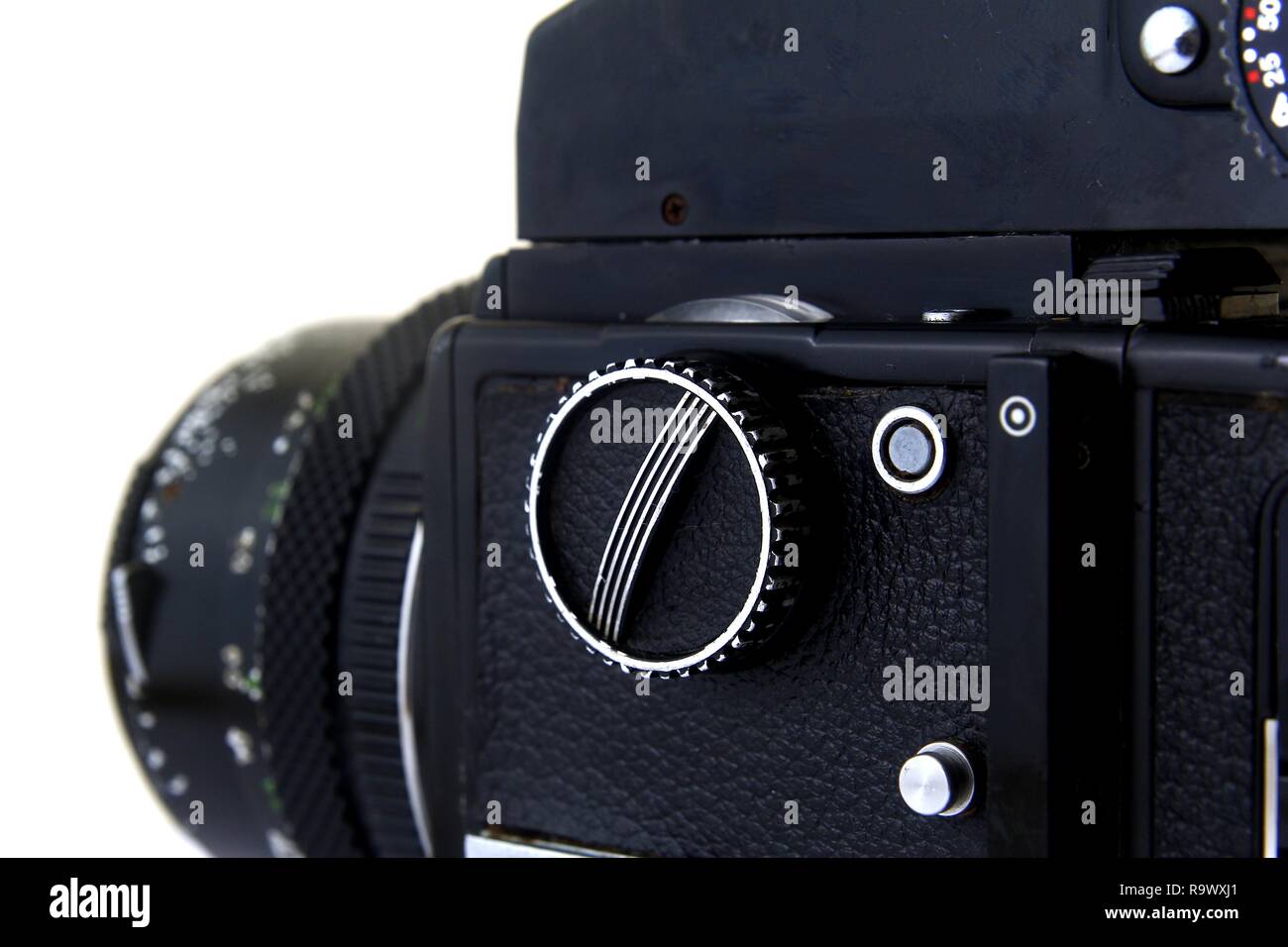 Close up shot of the shutterspeed dial of a vintage medium format film