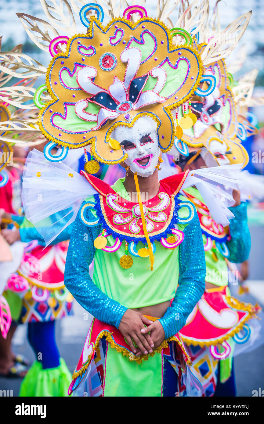 Philippines costume hi-res stock photography and images - Page 23 - Alamy, image size:865x1390