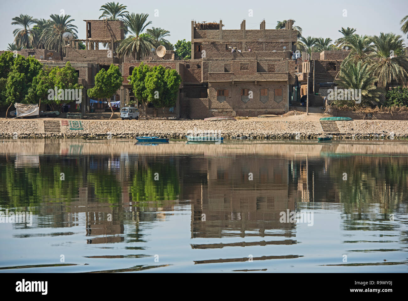African houses in beautiful scenery hi-res stock photography and images ...