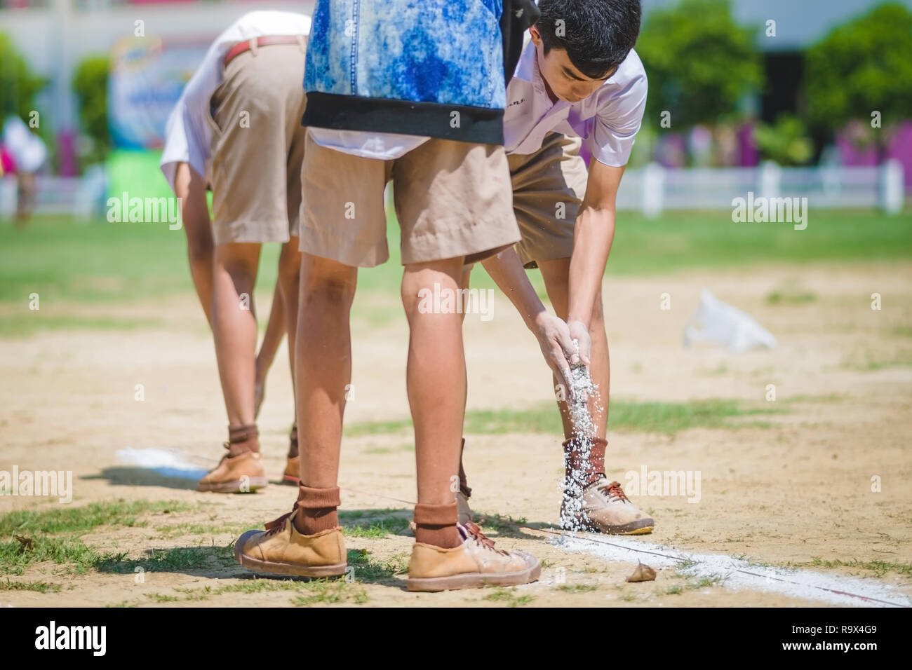 Snapping lines hi-res stock photography and images - Alamy