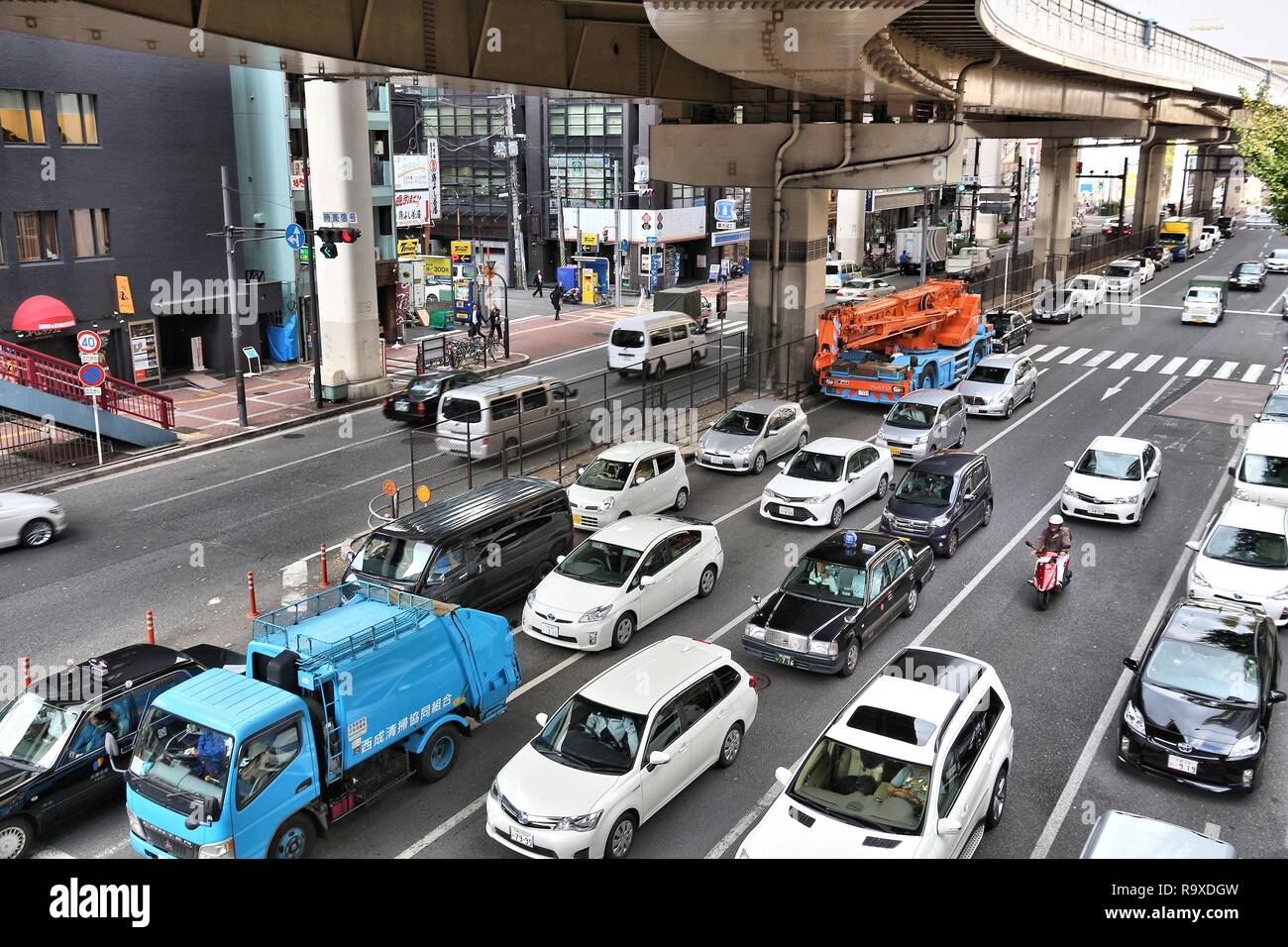 Foto de Sistemas De Estacionamento De Carro Automático Permitem Otimizar  Espaço Em Cidades Lotadas No Distrito De Shinagawa Tóquio Japão e mais  fotos de stock de Estacionamento - iStock