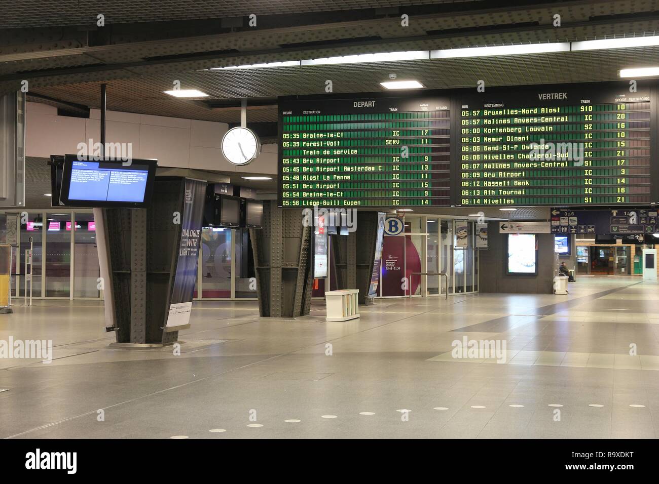BRUSSELS, BELGIUM - NOVEMBER 20, 2016: Departure boards at Brussels South (Bruxelles  Midi) railway station in Belgium. The station dates back to 1840 Stock  Photo - Alamy
