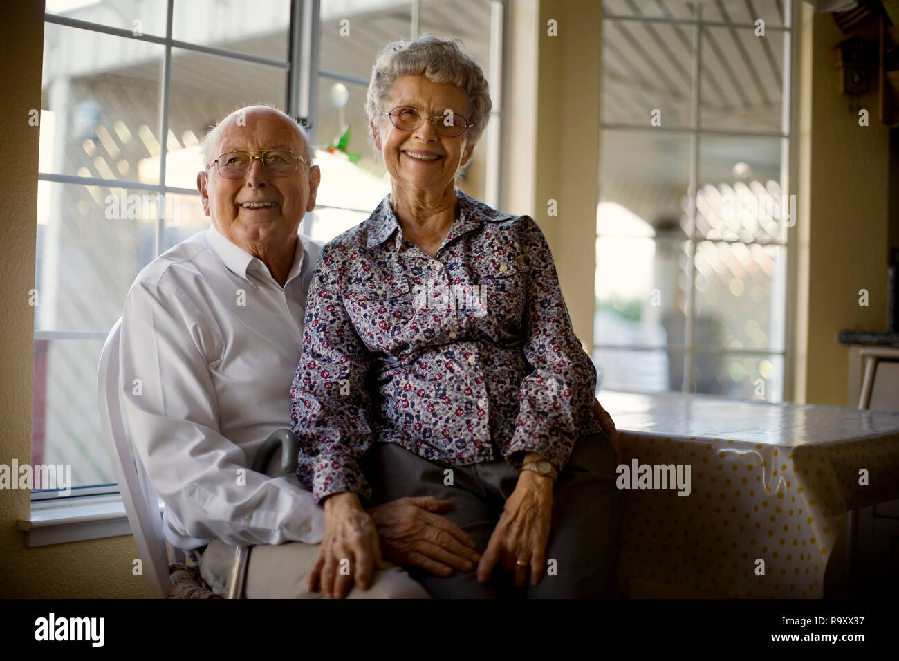 Women sitting around kitchen table hires stock photography and images