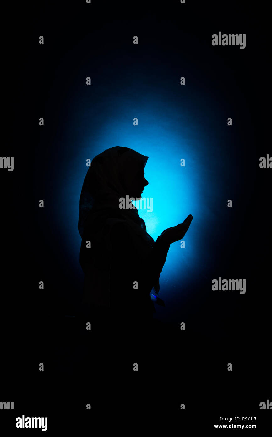 Muslim hijab silhouette hi-res stock photography and images - Alamy