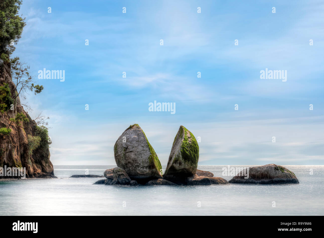 Split Apple Rock, Kaiteriteri, Tasman, South Island, New Zealand Stock Photo