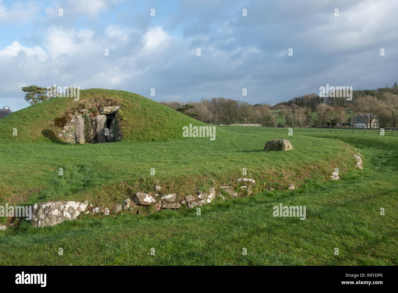 Bryn Celli Ddu prehistoric chambered tomb, Anglesey, Wales Stock Photo
