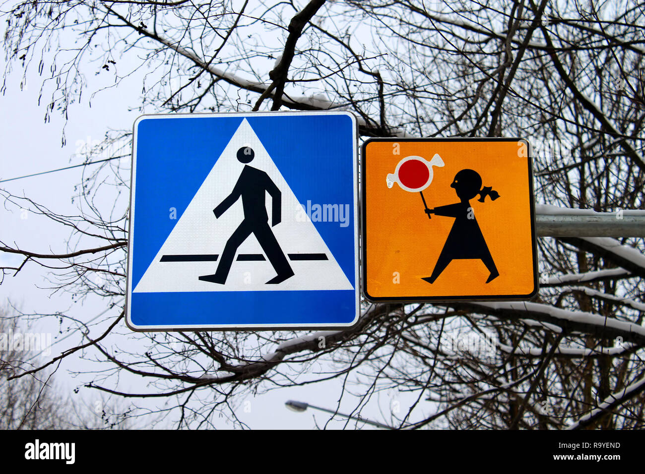 Children Crossing Road Sign High Resolution Stock Photography And Images Alamy Children Crossing Road Sign High Resolution Stock Photography And Images Alamy