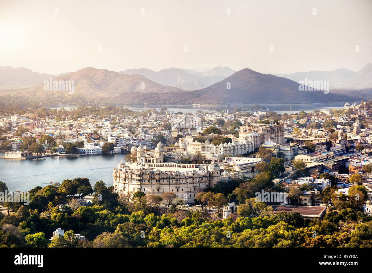 Lake Pichola with City Palace view in Udaipur, Rajasthan, India Stock Photo